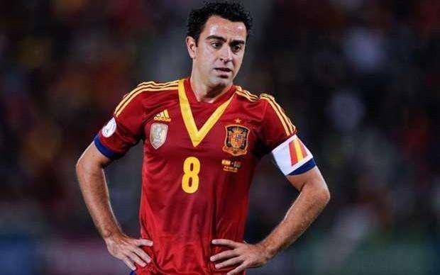 哈维为什么站在皮克拉莫斯中间?皮克看穿三部