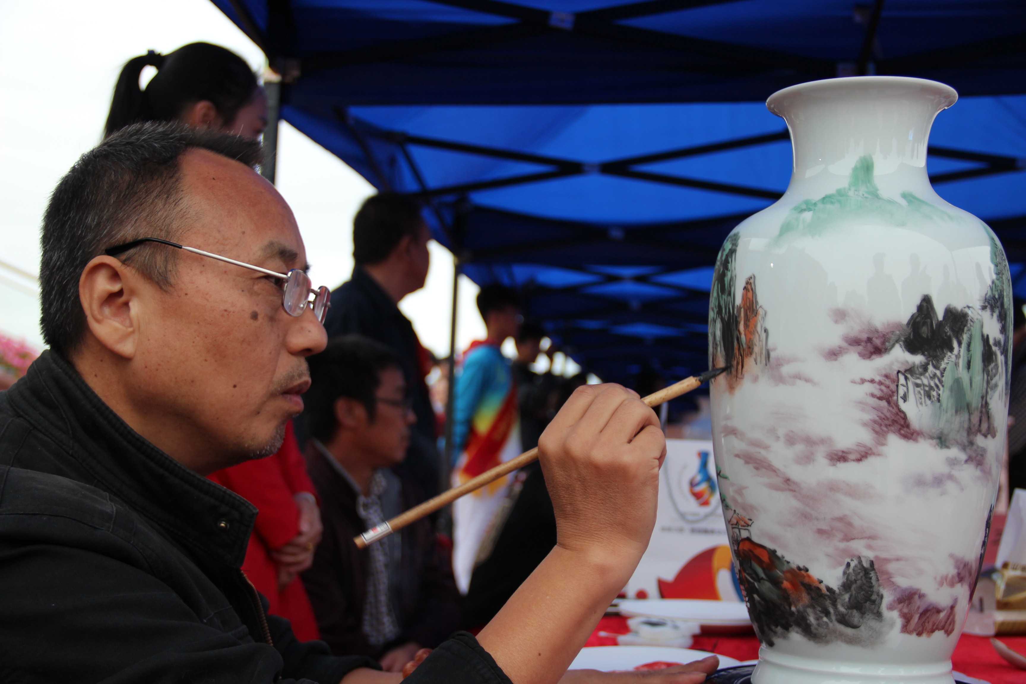 首届中国·依安陶瓷文化艺术节举行