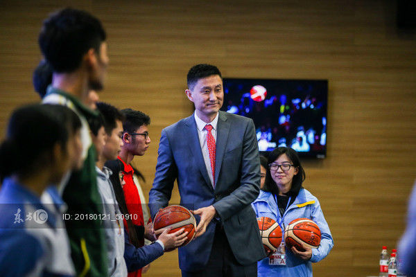 正月初八,杜锋率中国蓝队迎战新西兰