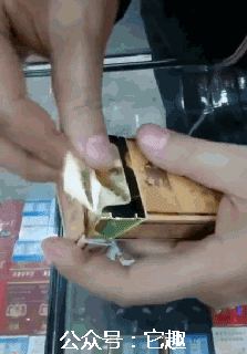 搞笑gif:男人可以不帅,但是一定要骚!