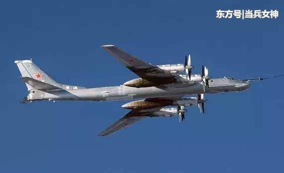 俄军轰炸机飞向美国航母, 引起美军紧急监视, 果