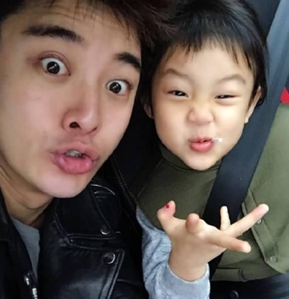 贾乃亮上综艺令人心疼,何炅一句话引争议,网友