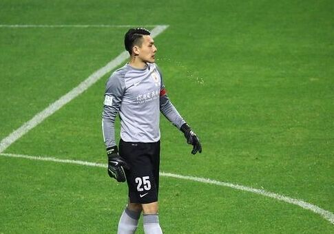 吴金贵爆料王大雷曾被毛剑卿暴打 只因他抢先买单让毛剑卿没面子! 吴金贵爆料王大雷曾被毛剑卿暴打 只因他抢先买单让毛剑卿没面子!