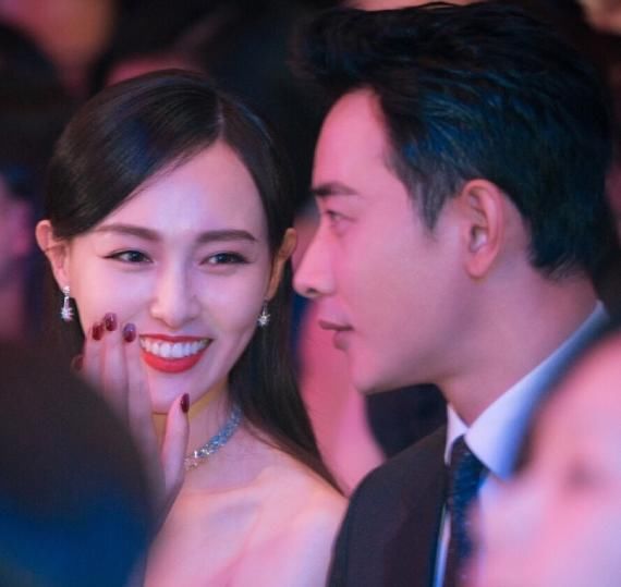 邱泽60岁绯闻女友亮相,高调求唐嫣回自己身边