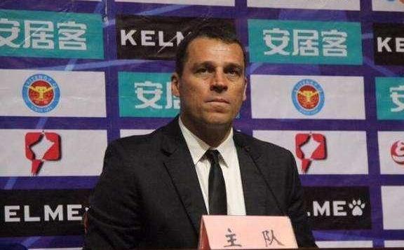 足球丨苏宁5万居首!浙江毅腾主帅下课!里瓦尔