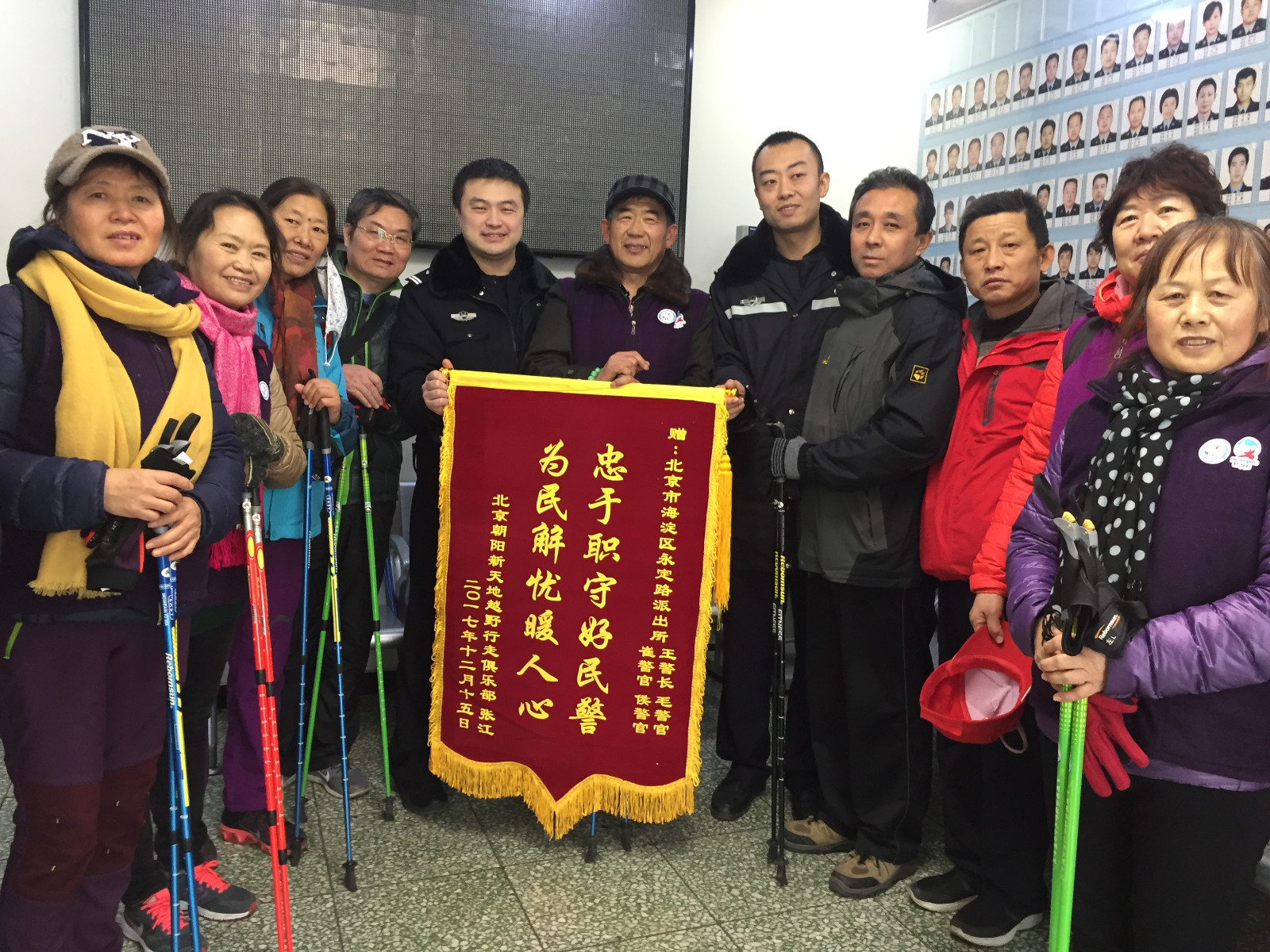 车牌被贴小广告12分没了  民警查监控还车主清白