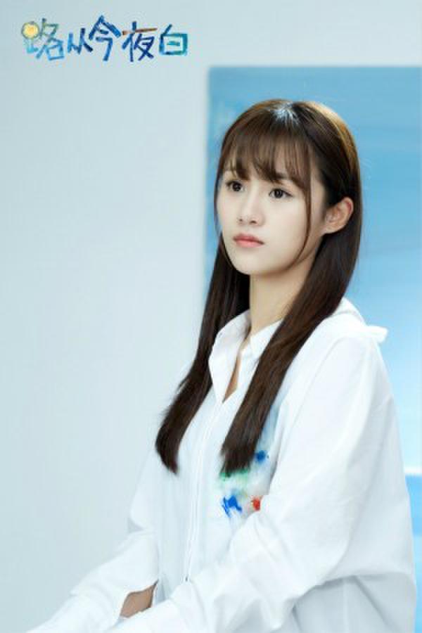 安悦溪亮相上海电视节 本色出演《路从今夜白