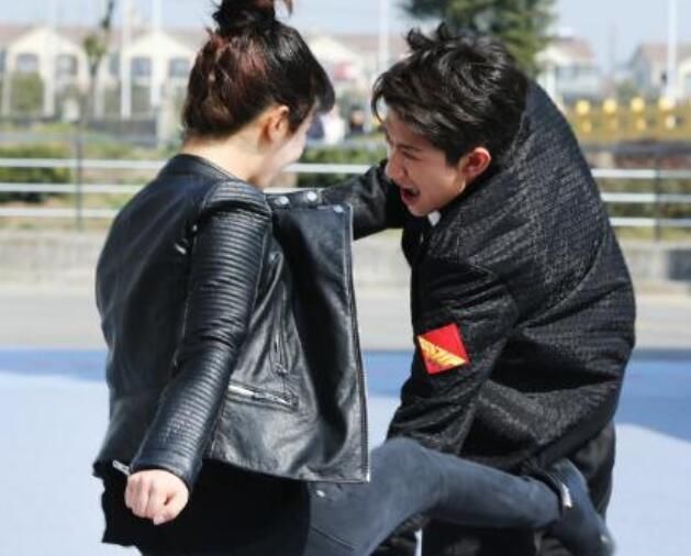 《高能少年团》杨紫玩游戏输了要跳水时,张一