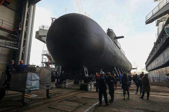 俄罗斯第二艘拉达级潜艇下水 建造多年性能让人失望