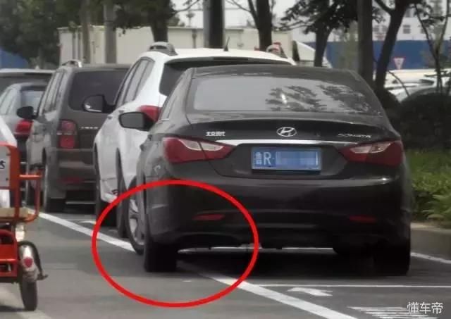 车停在停车位也被贴罚款?网友:那是因为你的姿