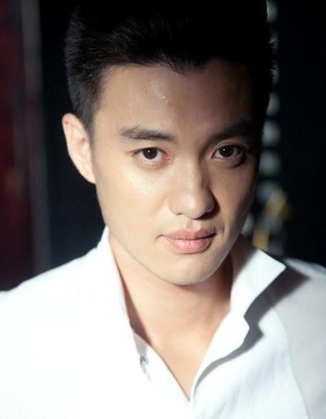 朱丹晒老公周一围的帅照,宠溺眼神看着老公,这