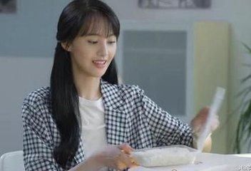 看郑爽吃东西太敷衍了,难怪那么瘦!还是看赵丽