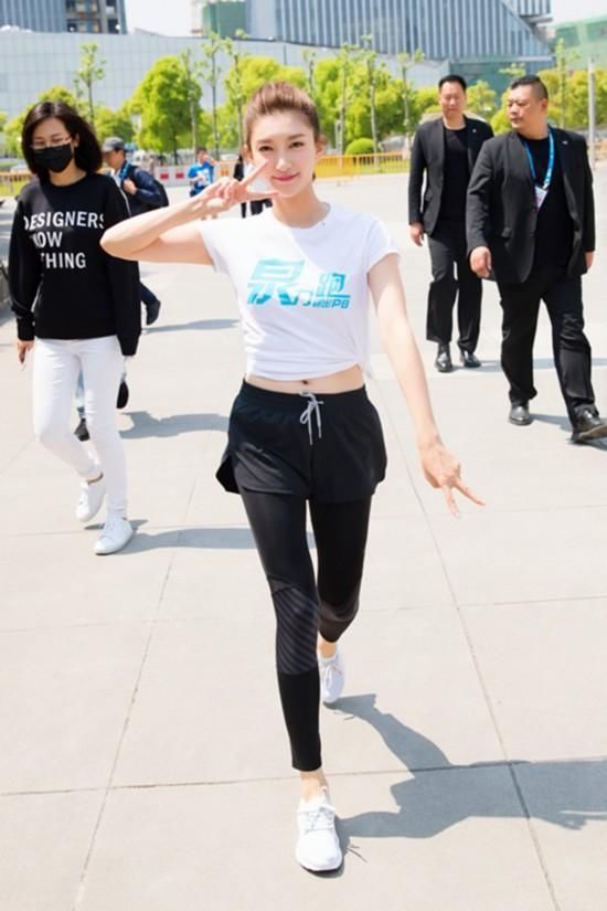 江疏影最新照片美翻了,网友调侃:眼睛还是挪不