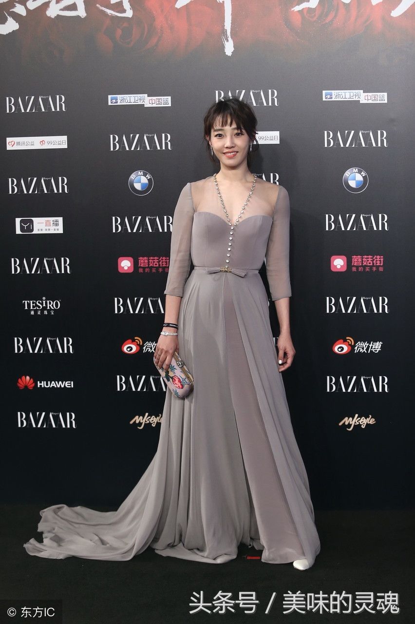 白百何深v裸色礼服,网友:出水芙蓉,宛如仙女