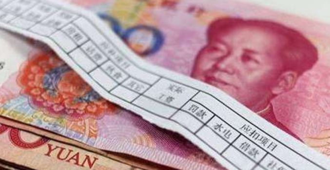 女生本科毕业,嫌弃3500元工资低,表示还不够自