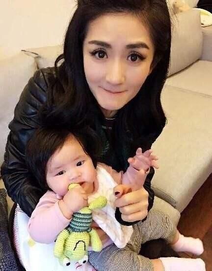 谢娜张杰首次晒双胞胎女儿正面照, 谢娜尽显母