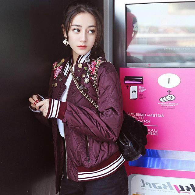 冬日里女神明星的各种穿衣搭配,款款美丽动人