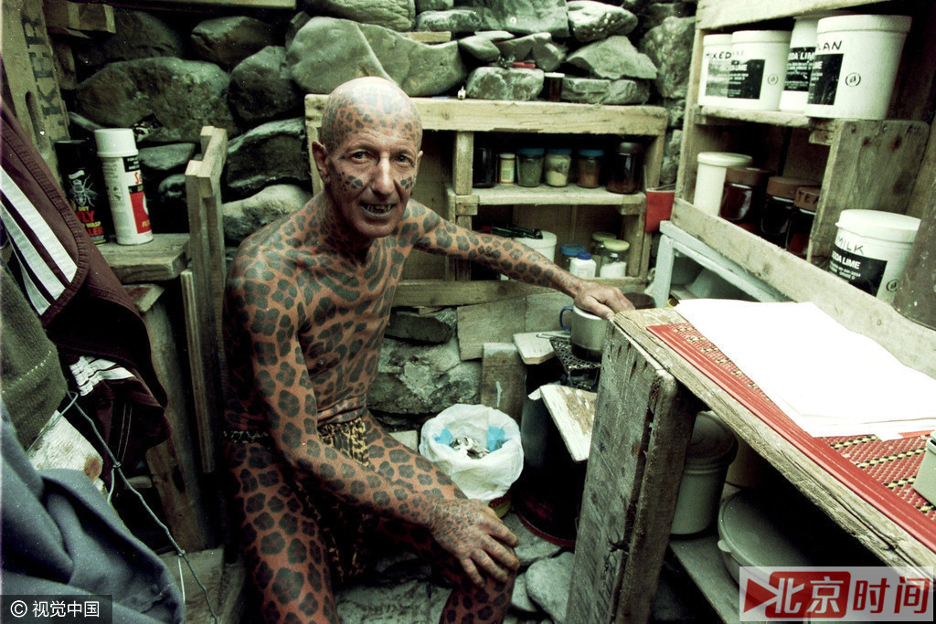 "豹人"离世 花5万纹全身似美洲豹