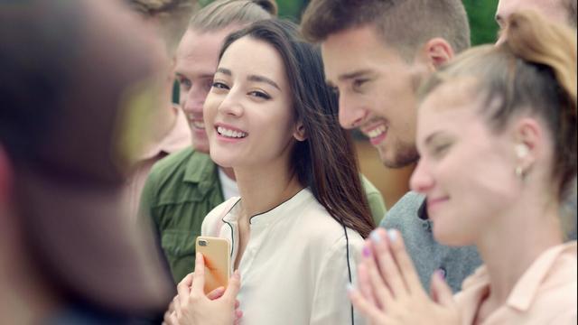 看到热巴和陈伟霆最新广告,只想get同款OPPO