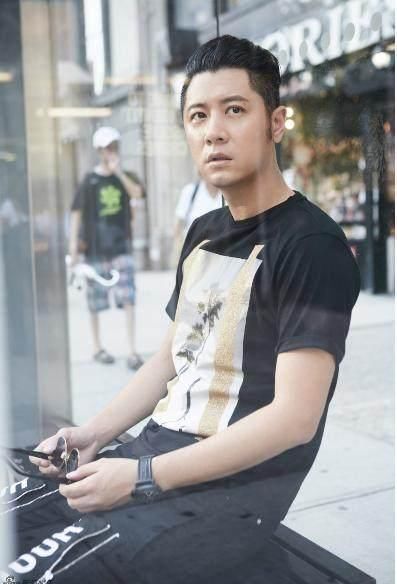 可是,人总是会有遇到艰难的时分,大学毕业后,他阅历过拿着简历求角色