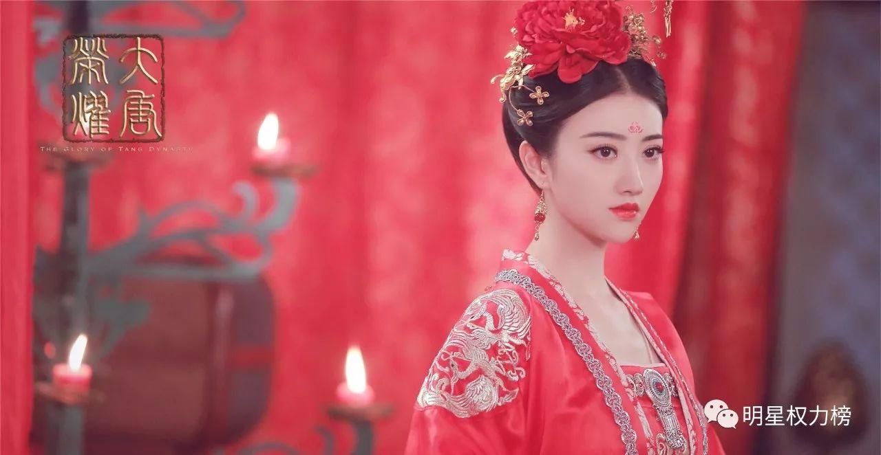 迪丽热巴唐嫣刘亦菲杨幂,女明星的红妆造型谁