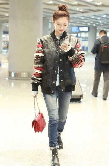 江疏影穿上牛仔裤之后,大长腿相当的吸睛啊