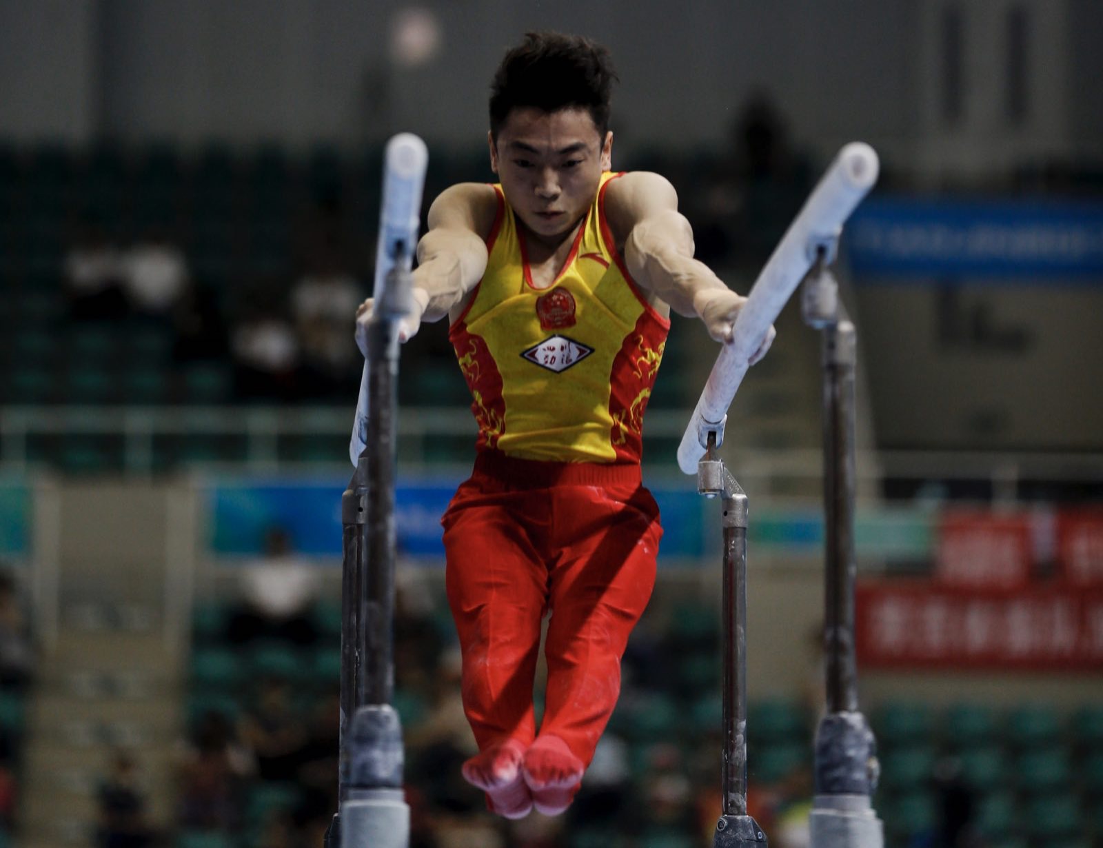 全运会丨邹敬园荣获男子双杠冠军