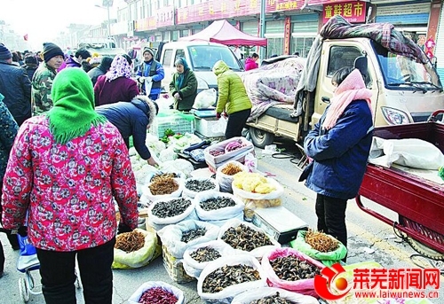 莱芜:赶年集喽!口镇大集灌香肠灌出浓浓年味