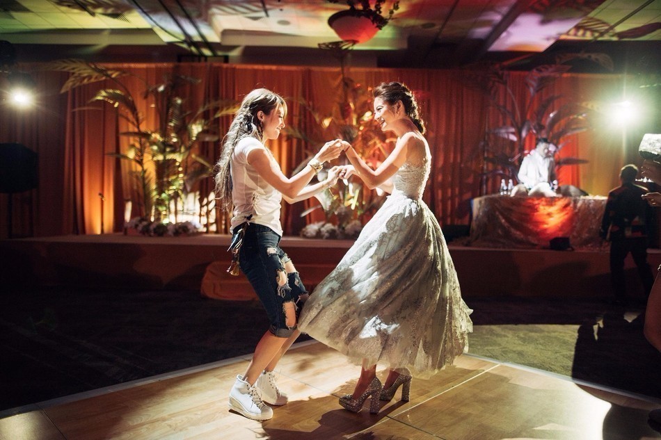 高颜值伴娘团热舞