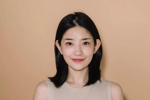 我给2个女孩做了脸型改造,她们把修图软件都删