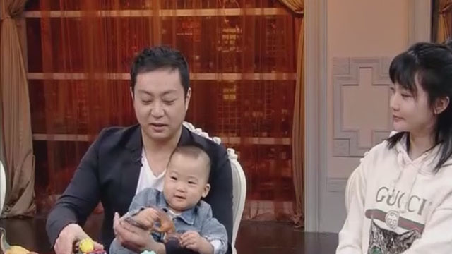 为陪伴宝宝 选择做一位全职爸妈