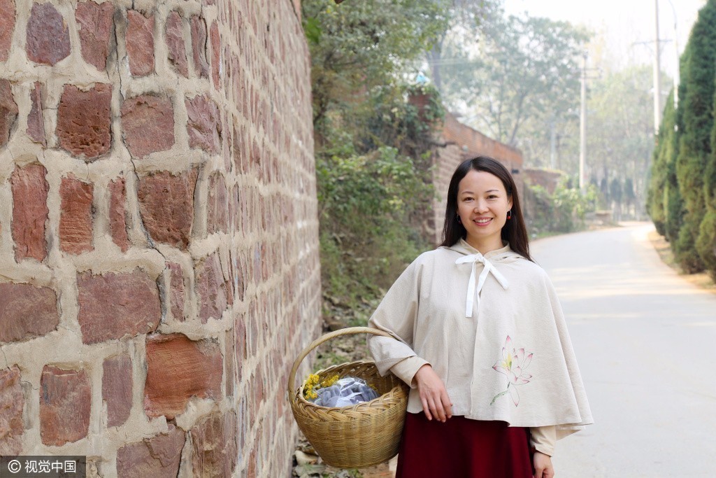 "面对大家的质疑,刘娟坦然地说,"喂马,劈柴,周游世界,多少人被海子的