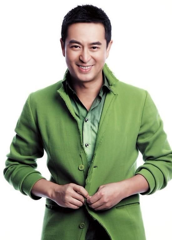 最火社会步张嘉译,年轻时颜值简直逆天,不输任