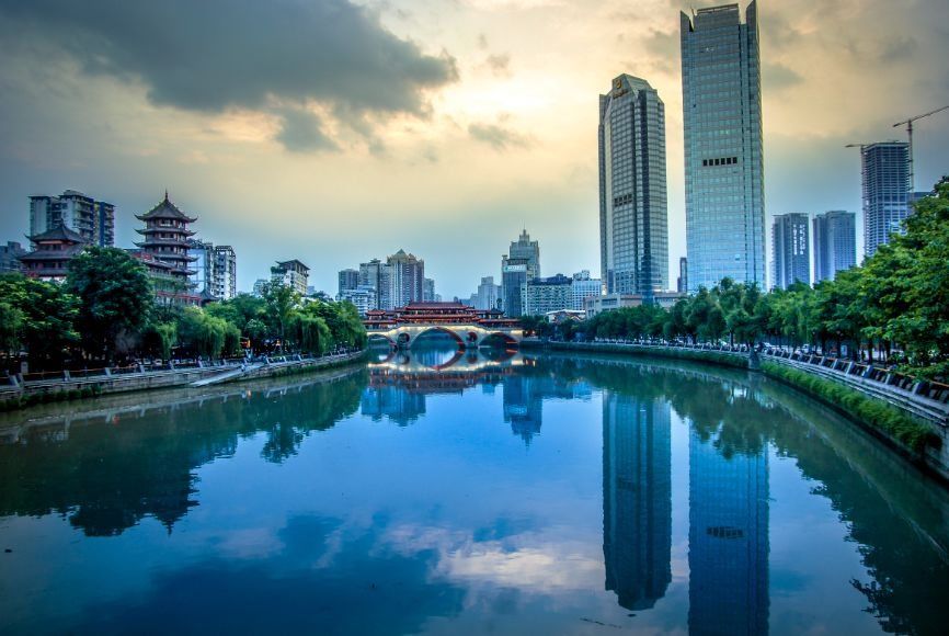 【每日昱言】北京23家违规中介被查处、自如