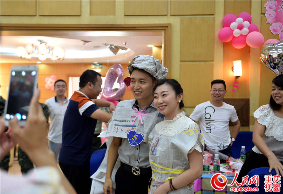 “平常执勤训练任务重，家里安排的几次相亲都没去成，家里也着急，今天来参加这个相亲会的路上，我爸还给我打电话问我谈恋爱没有。”来自武警重庆总队二支队士官长王洪生告诉记者，相对于外表，他更看重对方的人品。