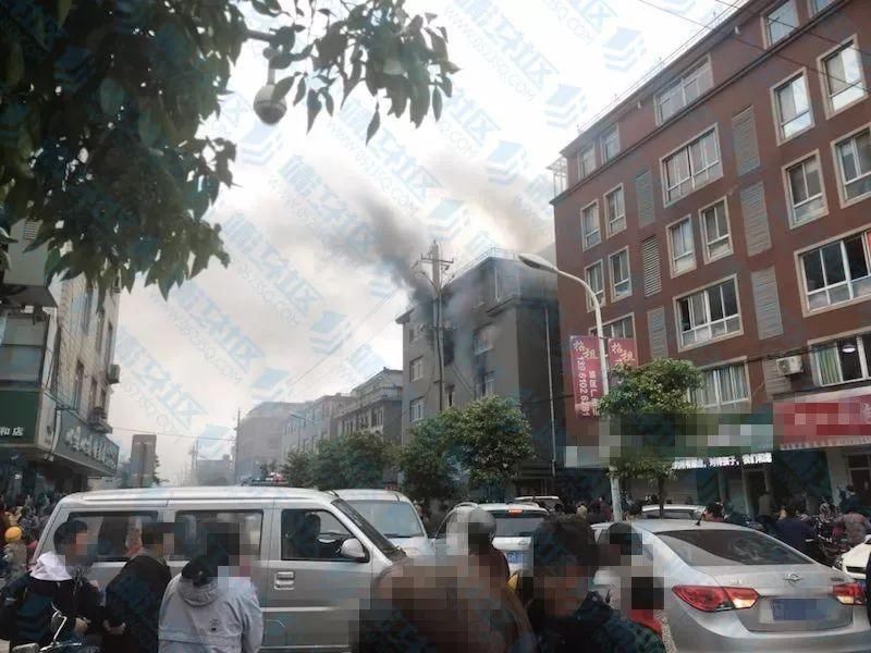 靖江社区|靖江实验学校附近发生火灾,一死一伤