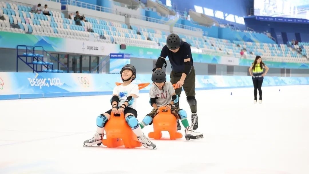 “冰丝带”开放时间调整啦！畅享滑冰一整天！