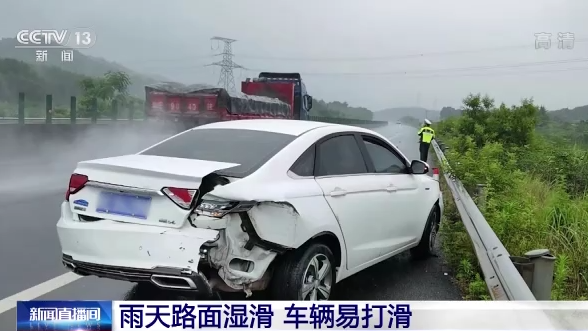 路面湿滑，车辆易打滑！雨天驾车出行提示请查收→