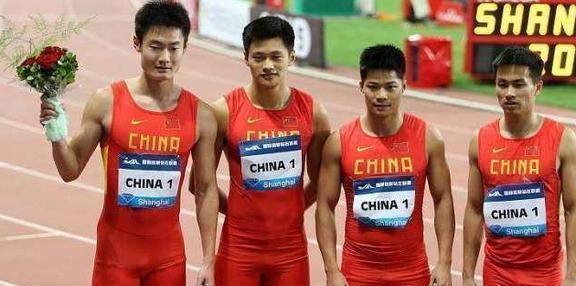 苏炳添以破亚运会记录成绩震撼夺冠后,采访时