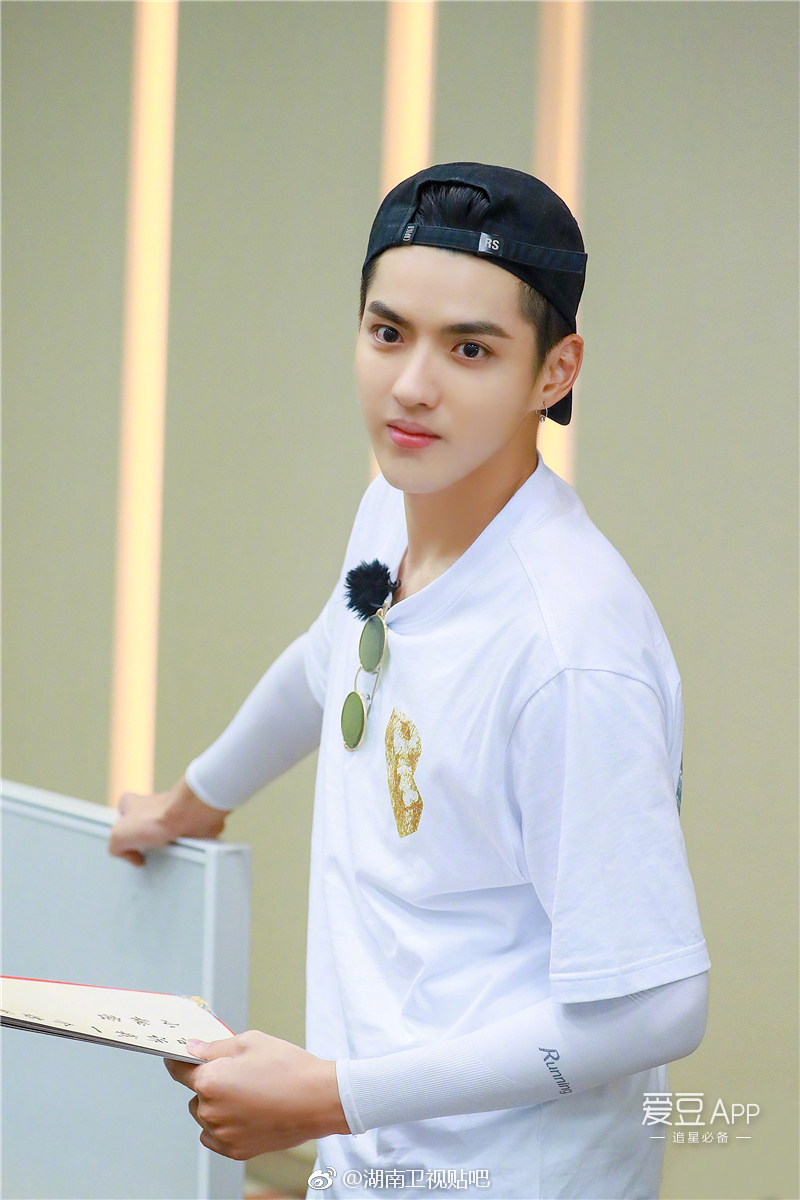 [吴亦凡][分享]170726 "忽悠凡"变身绝世暖男:freestyle?唱歌?掰腕?