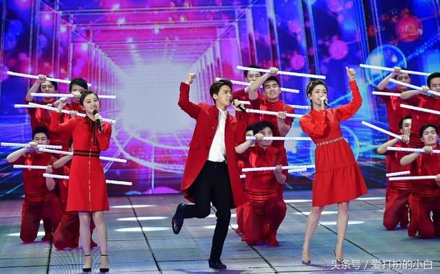 江疏影春晚穿错衣服,看起来不仅比景甜胖,比李