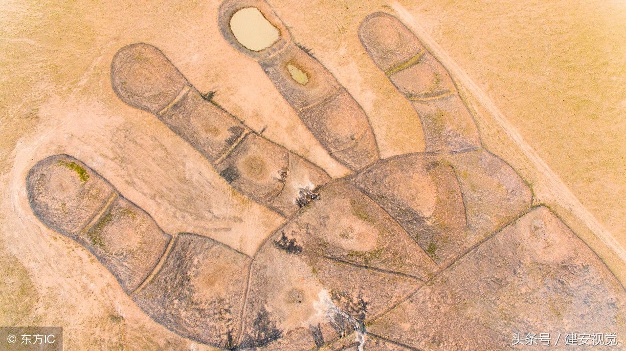 内蒙:二连浩特市发现如来手掌印,占地40000平