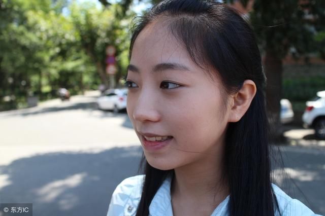 小叔子借钱不还,侄女满月请客,我拿出几张照片