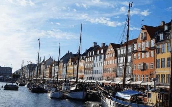 一个没有穷人的国家 上学免费、看病不要钱