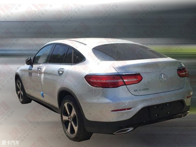 奔驰GLC200轿跑SUV两驱版图片 配置调整其