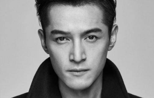 杨幂前几日在机场被驱逐,胡歌接受采访时,竟称