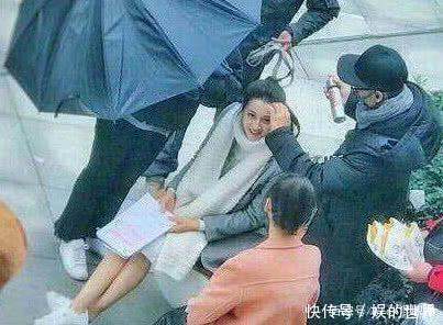 迪丽热巴与替身同框,长相似双胞胎,网友:颜值气