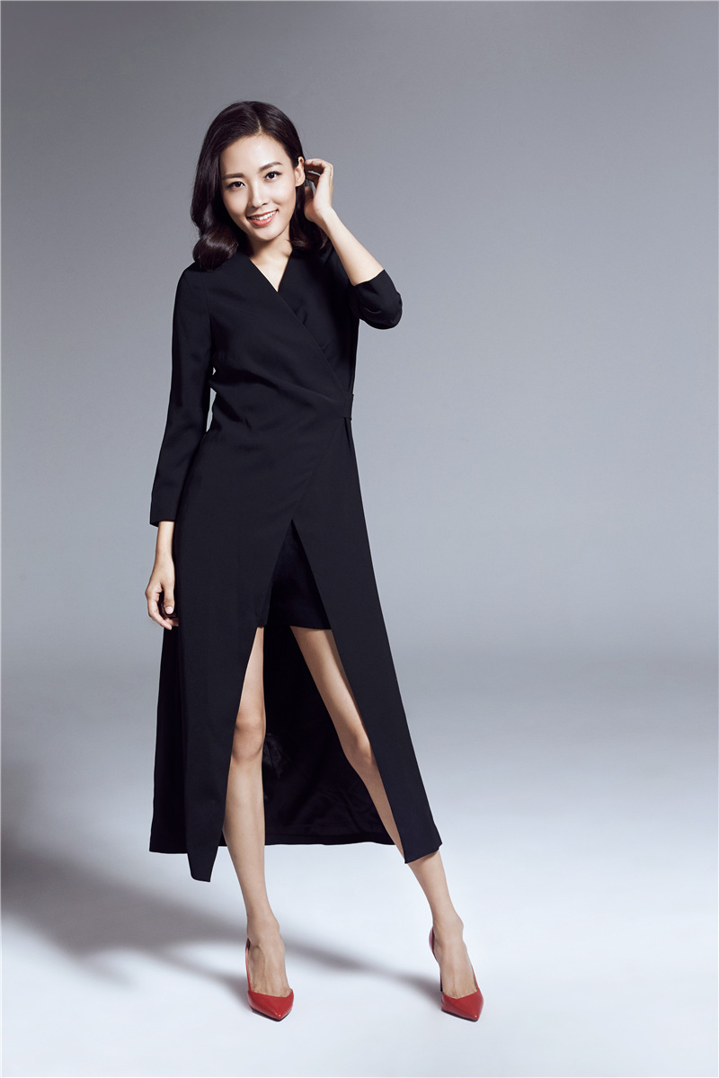 郑罗茜时尚大片曝光 长腿逆天变身pose女王