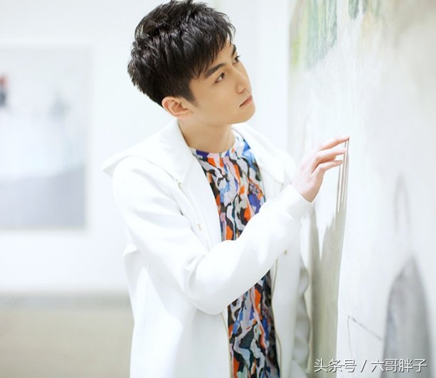 陈晓出道与刘德华合作,曾是赵丽颖绯闻男友,表