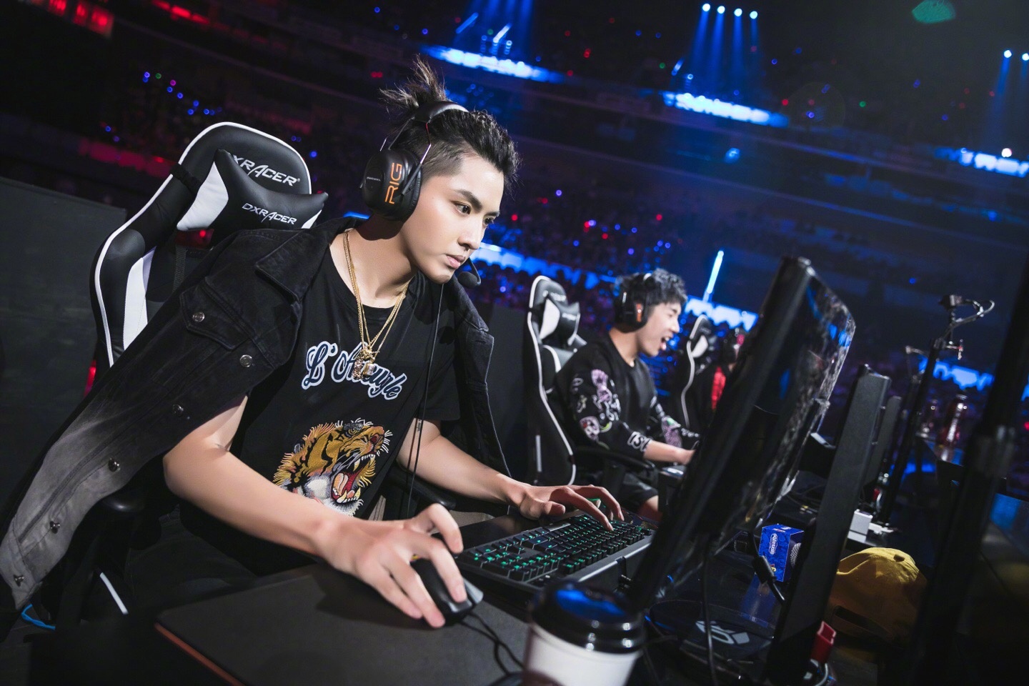 [消息]电竞凡闪现更博 妥妥"颜控"只为新的乌鸦皮肤?